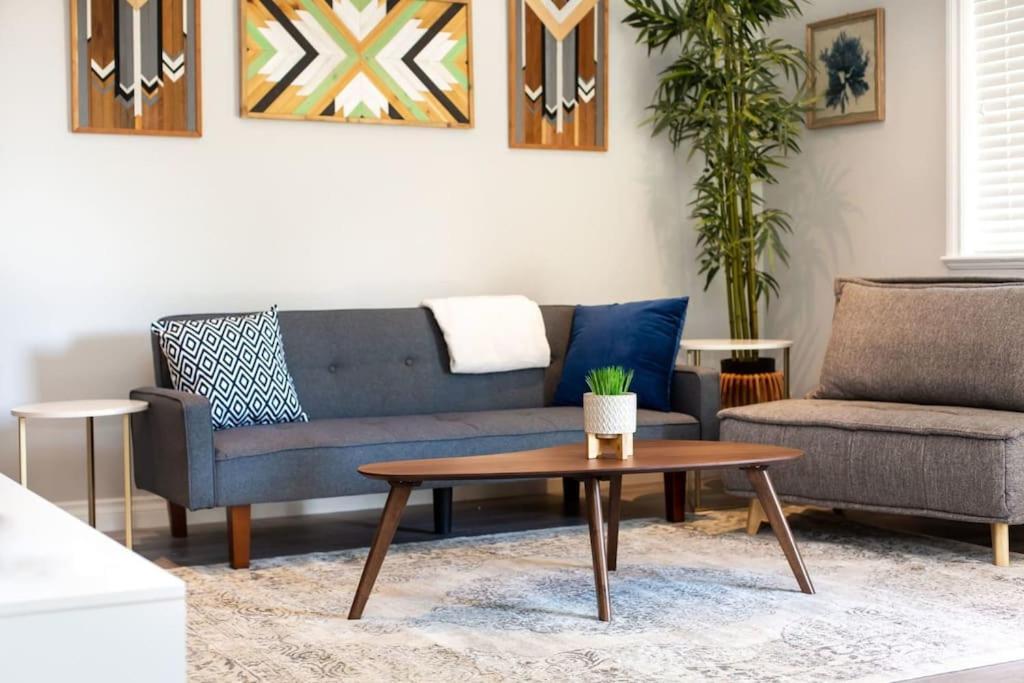 Beautiful & Cozy 1 Bedroom 1 Bath In The Westshore Victoria Esterno foto
