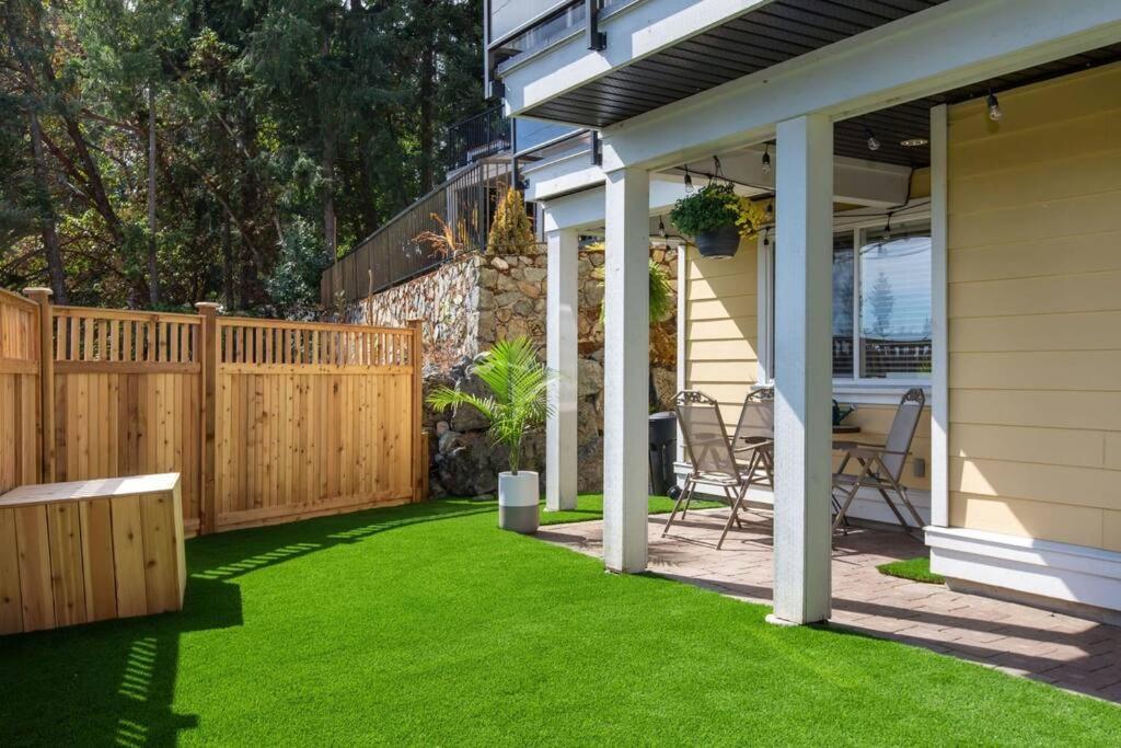 Beautiful & Cozy 1 Bedroom 1 Bath In The Westshore Victoria Esterno foto